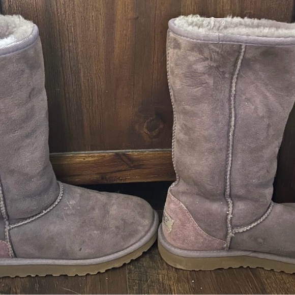 Bundle of 3 Ugg Boots $88 - Picture 3 of 3